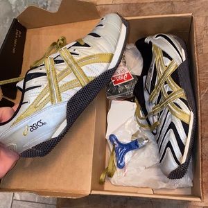 ASICS cyber high jump shoes